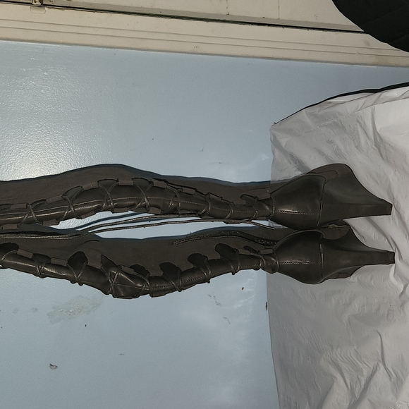 Grey suede wedges 8.5 - Picture 3 of 3